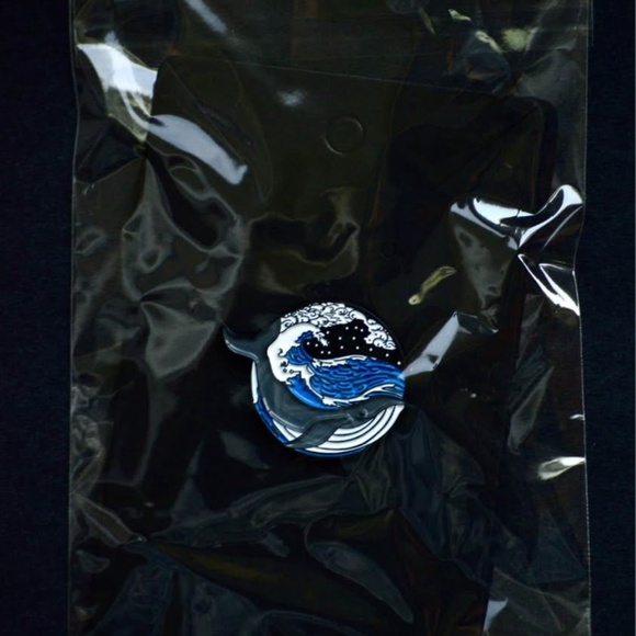 Pack of 5 Brand New and Packaged Dinosaur, Whale and Jelly Fish Pins - Picture 2 of 4